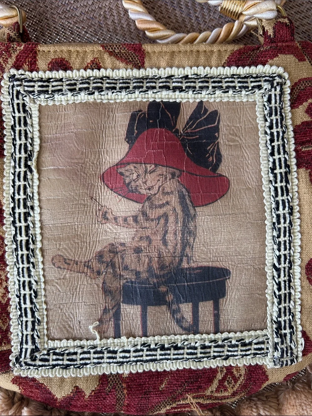 PULVERMACHER Vintage-Inspired Red & Tan Tapestry Crossbody Bag with cat in a hat